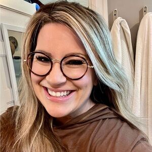 Meet your Posher, Lori